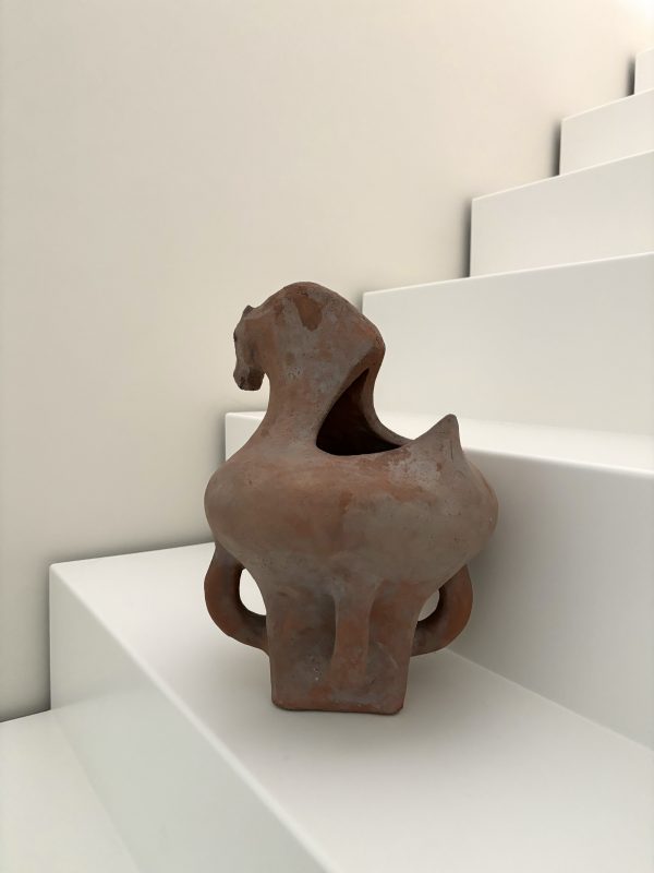Sculpture cheval en terre cuite