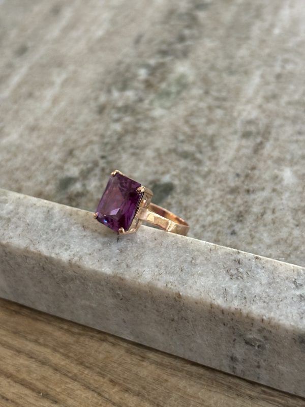 Bague en or et Tourmaline violette