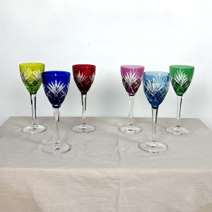 12 verres à vin en cristal signés Saint Louis modèle Chantilly
