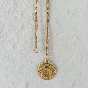 Pendentif Chanel vintage & chaine