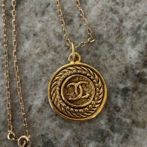 Pendentif Chanel vintage & chaine