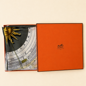 Foulard Hermès  » Astrologie  » avec sa boite